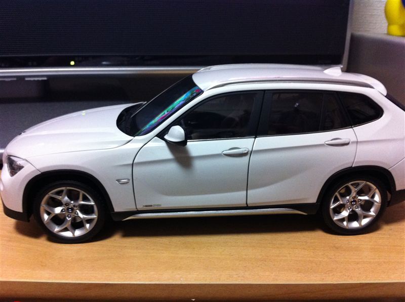 KYOSHO 1/18 BMW X1 (BROWN) DIECAST CAR MODEL - LIVECARMODEL.com