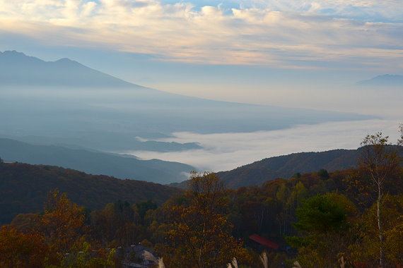 中央やや左に富士山
