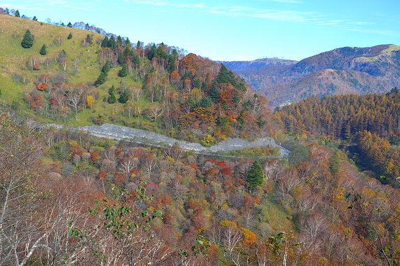 三峰展望台から王ヶ頭方面を望む