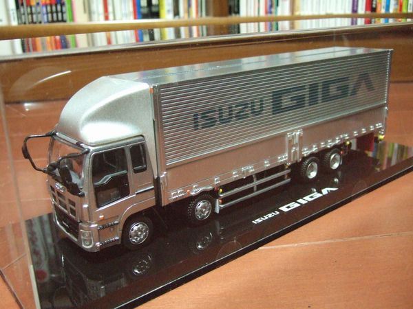 ISUZU GIGA 1/43 2011東京モーターショー