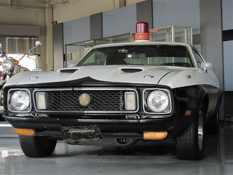 フォード・マスタング・マッハI 日本の警察車両 外国人「日本のトチギってところには、ヤバいパトカーがあっ