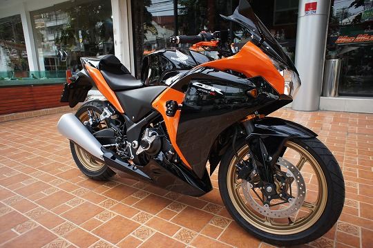 ソムタムのフォトギャラリー Cbrの外装カスタム完了 ホンダ Cbr250r みんカラ