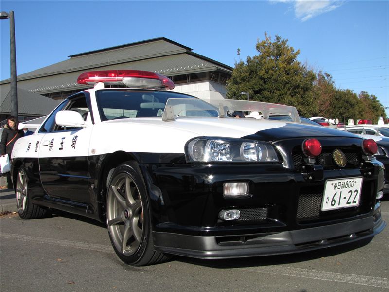 埼玉県警パトカーがズラリ「けいさつ車両展」にスカイラインGT-R