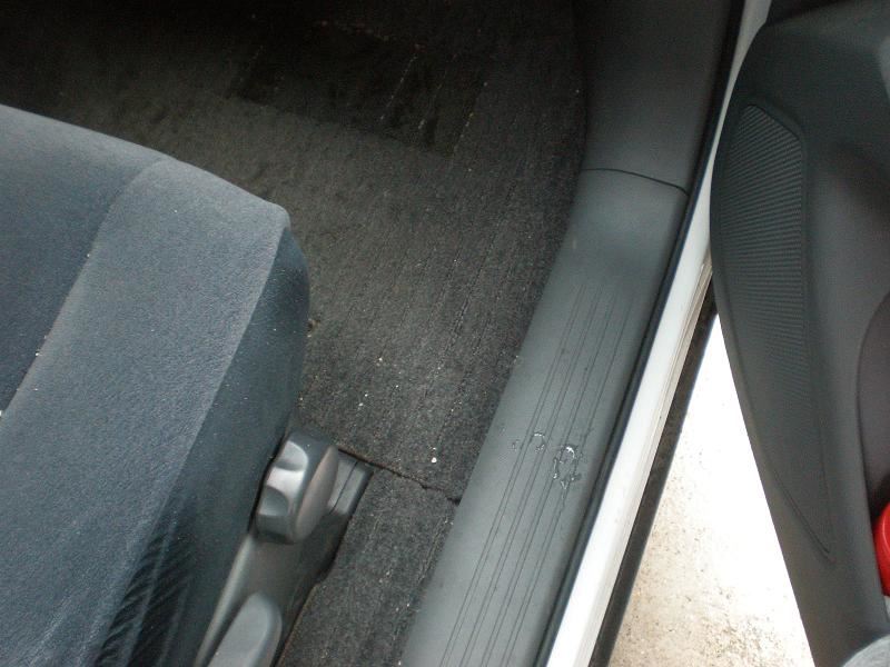 車内に水が垂れる