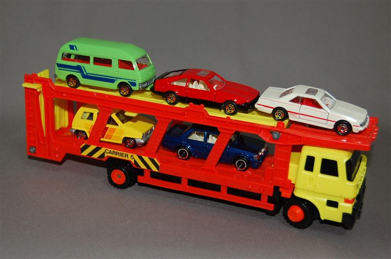 トミー トミカ カーキャリアセット 1982年版｜覆面えるのブログ