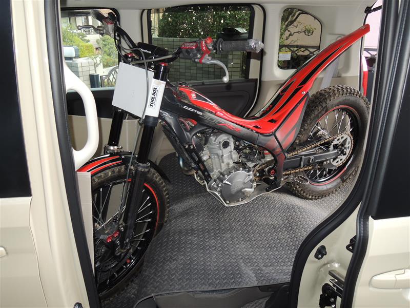 かごか ごのフォトギャラリー N Boxはトランポとして使えそう トライアルバイク積載実験 ホンダ Nボックス みんカラ