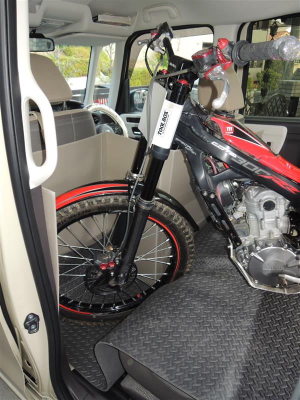 かごか ごのフォトギャラリー N Boxはトランポとして使えそう トライアルバイク積載実験 ホンダ Nボックス みんカラ