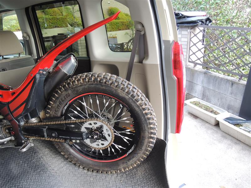 かごか ごのフォトギャラリー N Boxはトランポとして使えそう トライアルバイク積載実験 ホンダ Nボックス みんカラ