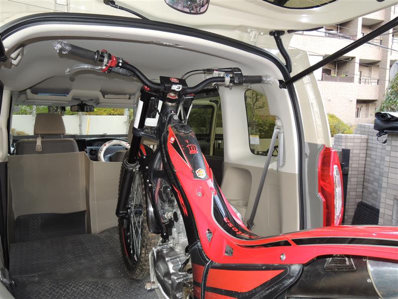 かごか ごのフォトギャラリー N Boxはトランポとして使えそう トライアルバイク積載実験 ホンダ Nボックス みんカラ