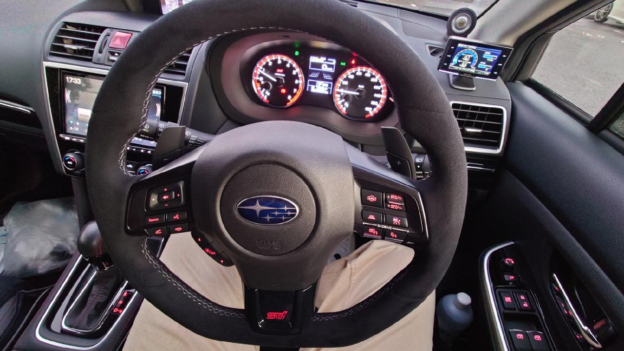 STI ステアリングホイール(ウルトラスエード) のパーツレビュー