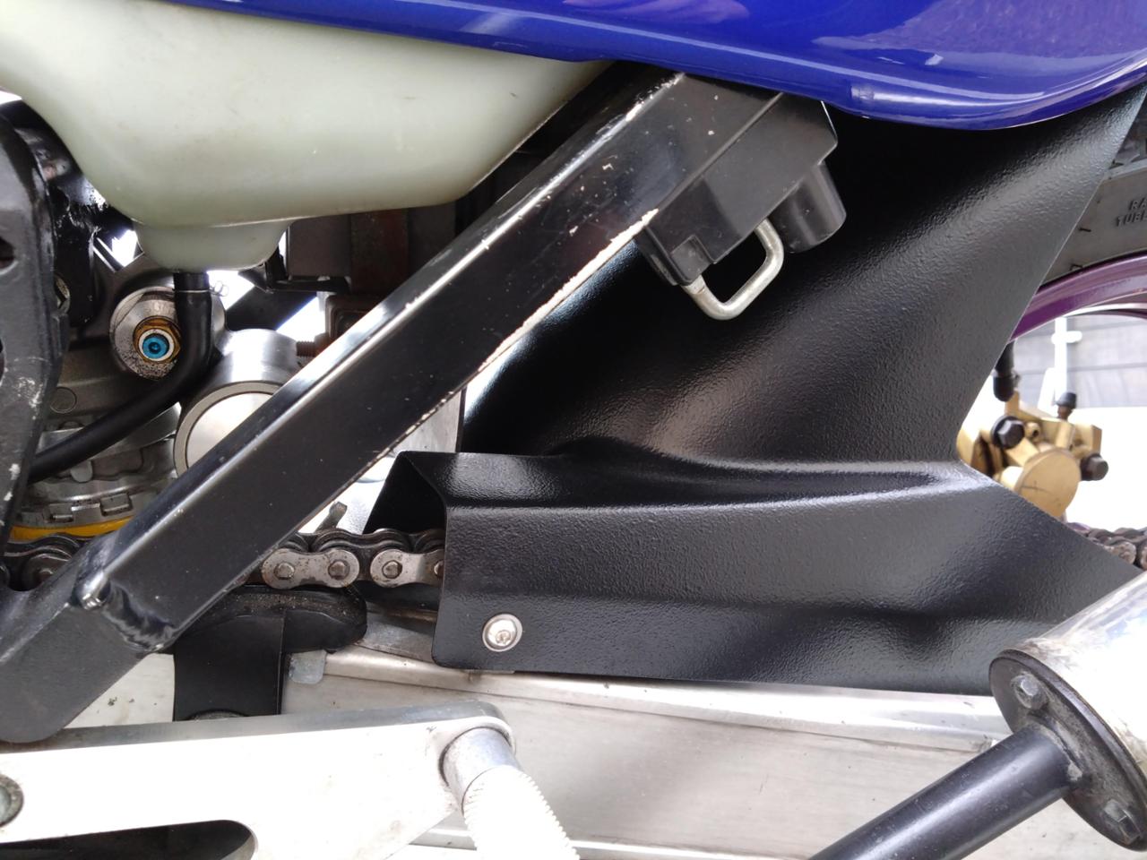 オークションパーツ TZR250 (1KT)用リアインナーフェンダー の