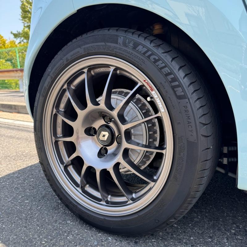 【中古】ルノー　トゥインゴ3 純正タイヤホイールセット純正限定センターキャップ付 中古】ルノー トゥインゴ3 純正タイヤホイールセット純正限定