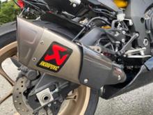 AKRAPOVIC レーシングライン