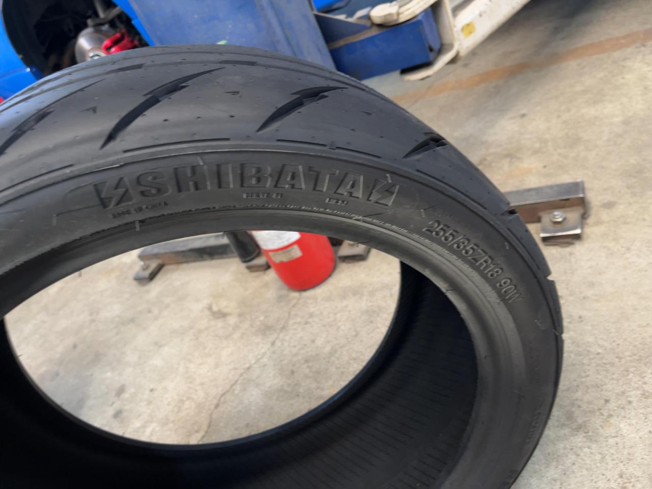 SHIBATIRE / シバタイヤ R23 255/35R18 300 のパーツレビュー