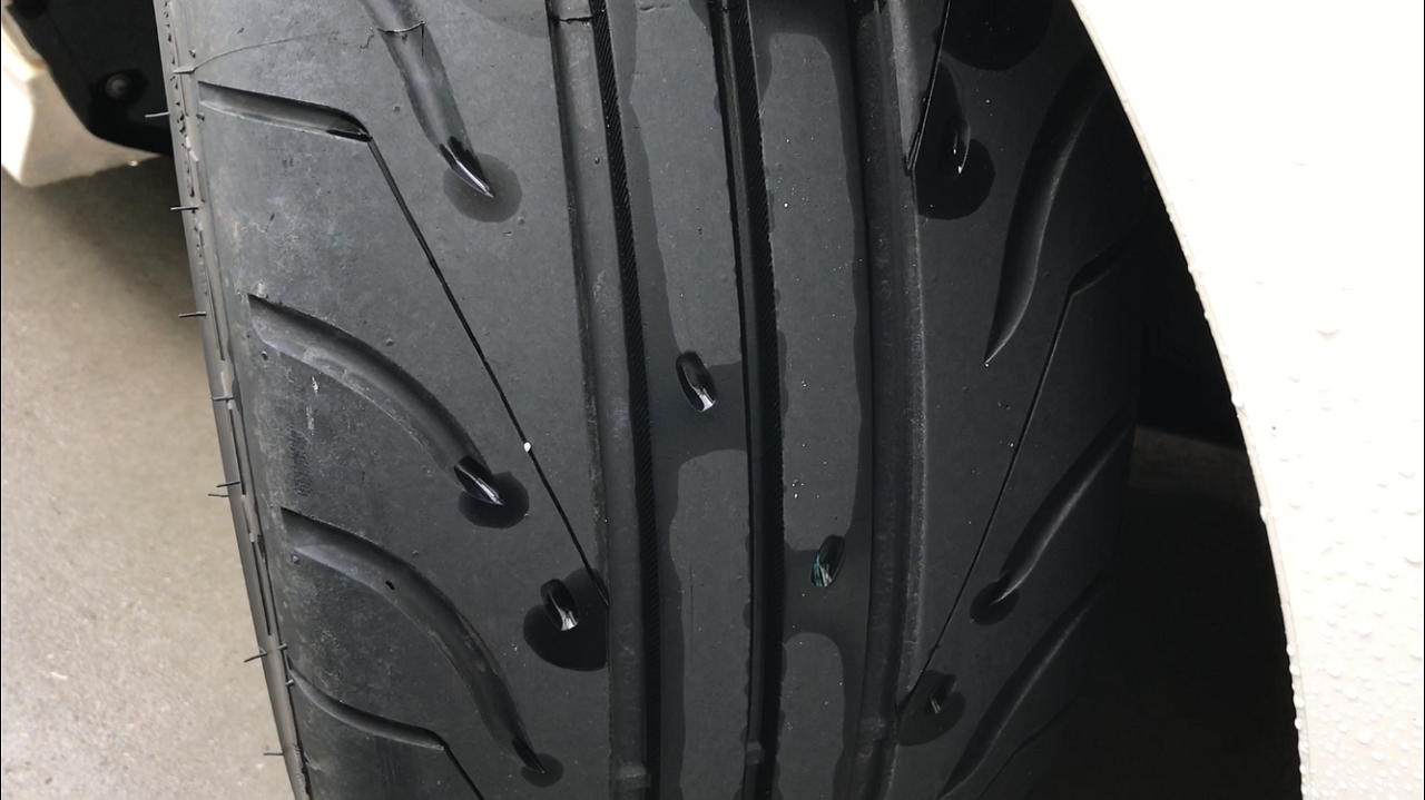 雑誌で紹介された 235 40R17 TREAD200 アクセレラ 651SPORT 235-40-17