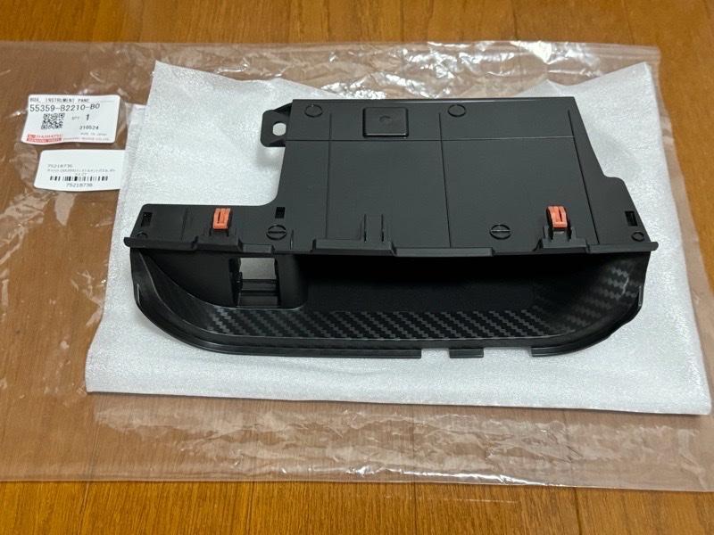 ダイハツ(純正) インストルメントパネル ボックス CTR のパーツ