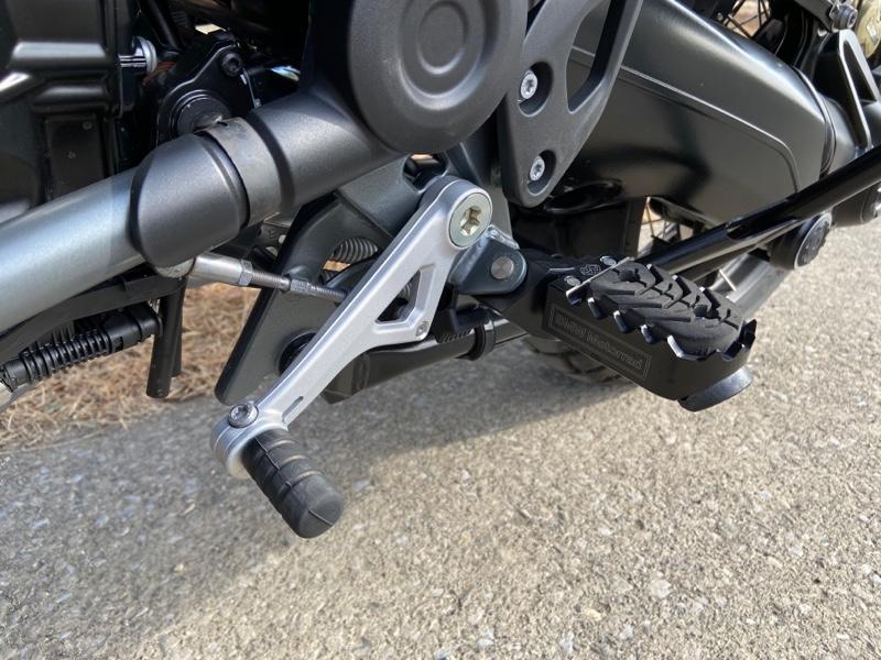 無地・新色登場! BMW Motorrad R1200/1250GS 純正フットレスト | www