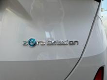 日産(純正) zero Emission エンブレム