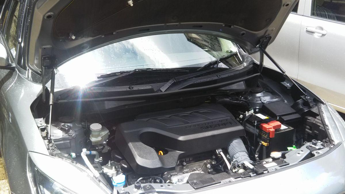 GReddy カーボン ボンネットダンパー (スイスポ ZC31S)から取外し品