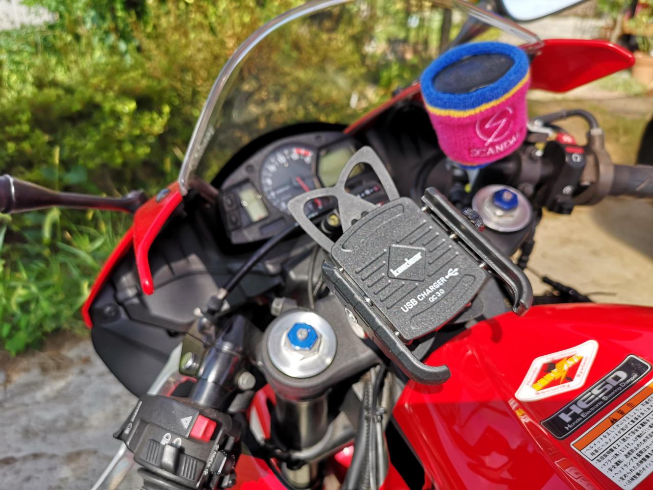 カエディア スマホホルダー Usb電源付 のパーツレビュー Cbr600rr ピエールのり みんカラ カエディア スマホホルダー Usb電源付 のパーツレビュー Cbr600rr ピエールのり みんカラ