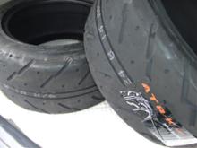 若者に人気のブランド ATR-K 2本 屋外保管 新品 255/40ZR17