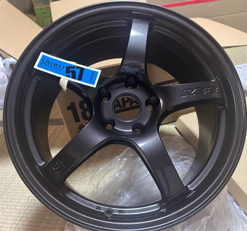 1本価格) 18インチ 8.5J 5/114.3 レイズ グラムライツ 57CR