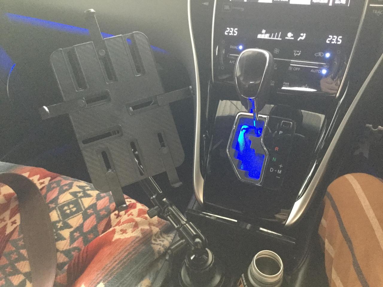 Thanko 車載がっちりタブレットカップホルダー のパーツレビュー ハリアー すぺぎん みんカラ