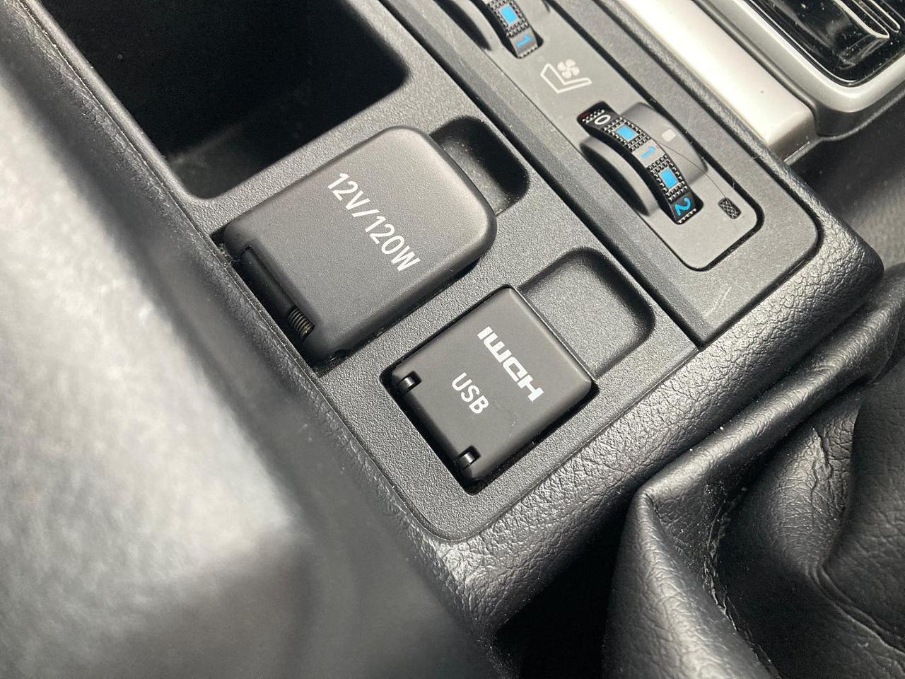 ALPINE KCU-Y62HU トヨタ車用ビルトインUSB/HDMI接続ユニット のパーツ