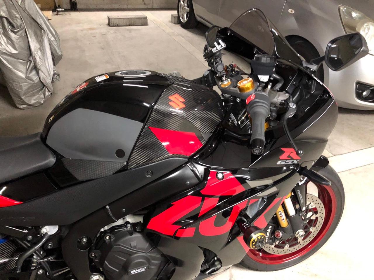 speedra フロントタンクカバー ドライカーボン のパーツレビュー