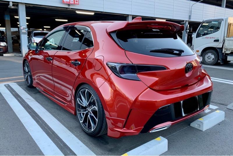 Tint+ カローラスポーツ テールランプ フルスモークフィルム のパーツ