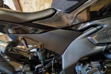 ZX25R/ZX4R カーボンサイドテールカバー