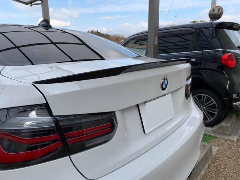 BMW M PERFORMANCE カーボン リヤ トランク スポイラー のパーツ