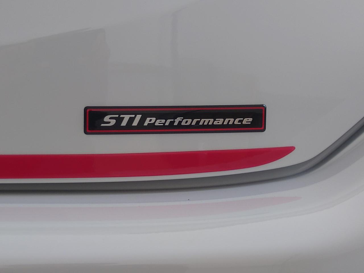 新品未使用STI performance エンブレム【ST98020ST110】 STI performance エンブレム【ST98020ST110】3枚セット（STI