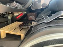 T&M STYLE ハイエース200系 1〜7型対応 助手席フットレスト
