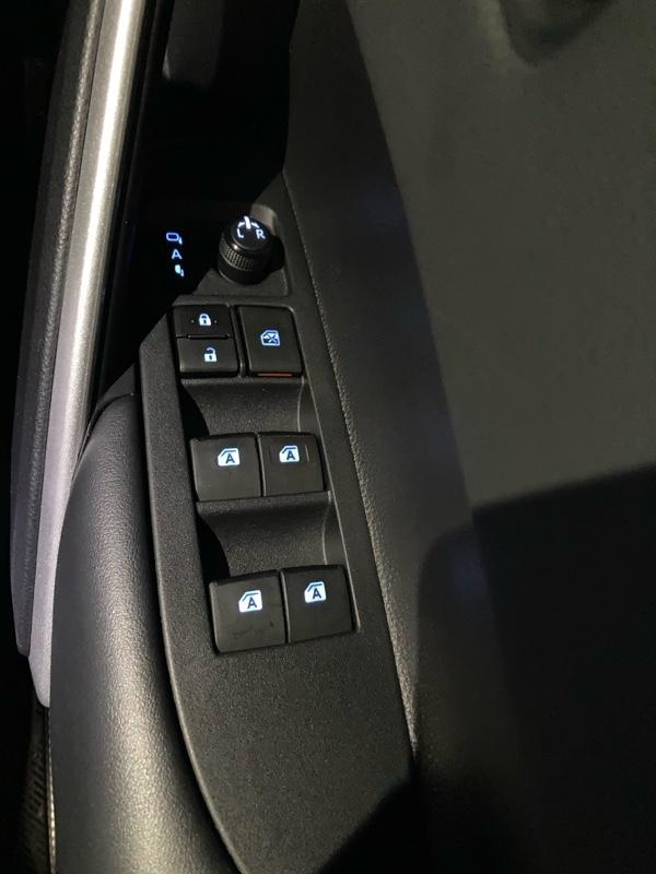 トヨタ(純正) パワーウィンドウスイッチ 84040-47080 のパーツ