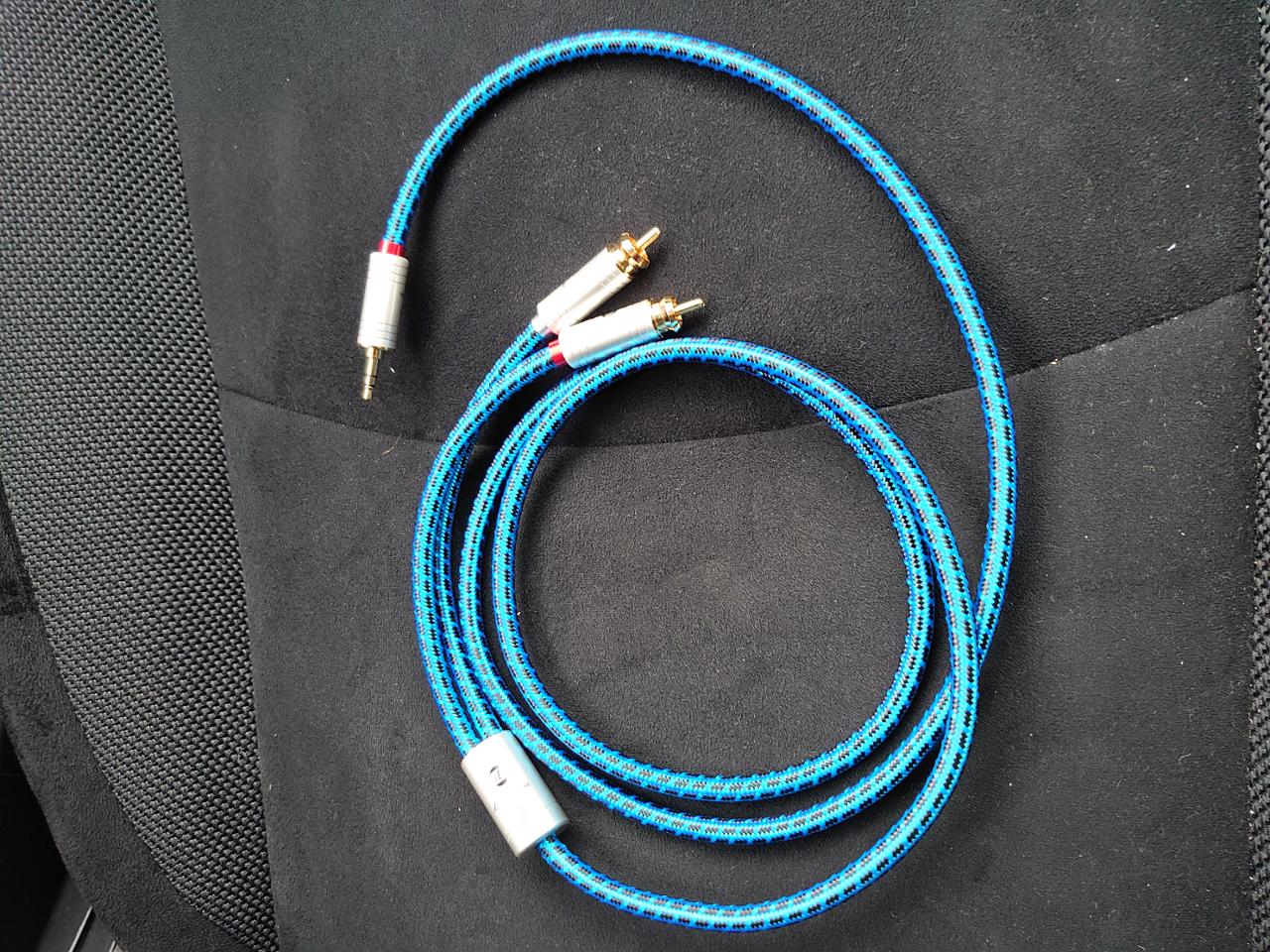 JIB AUX ケーブル 標準3.5mmステレオミニプラグ to 2RCA オス(赤R/白L) のパーツレビュー | アウトランダー(めためた) | みんカラ JIB AUX ケーブル 標準3.5mmステレオミニプラグ to 2RCA オス(赤R/白L) のパーツレビュー | アウトランダー(めためた) | みんカラ