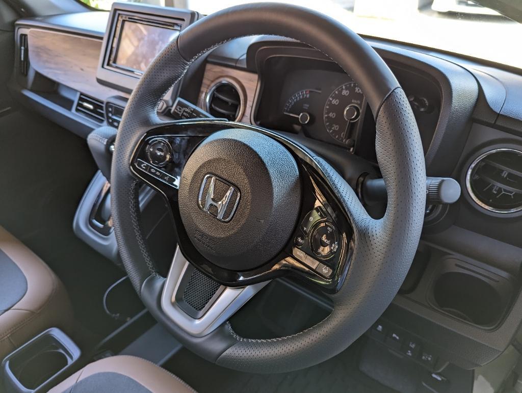 C-HR GR小径本革巻き3本スポークステアリングホイール 45100