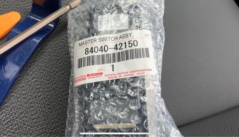 トヨタ ドアロックスイッチ メインユニット84040-42150 - メルカリ