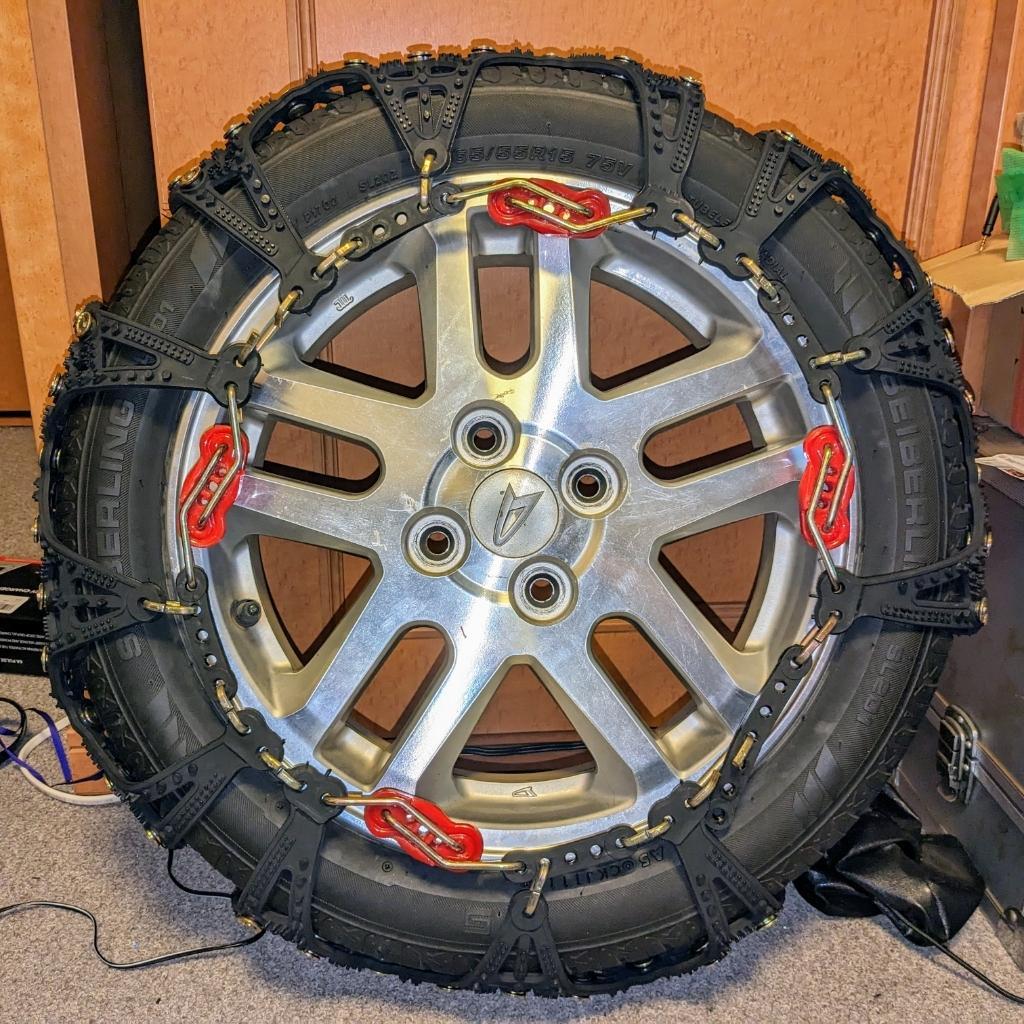 Amazon.co.jp: MALLAMA 非金属 タイヤチェーン 235/55R20 235/65R18 255/45R20【正規品】 取り付け簡単  ジャッキアップ不要 冬の必需品 軽自動車 スノーチェーン 滑り止め (XL-2) : 車＆バイク