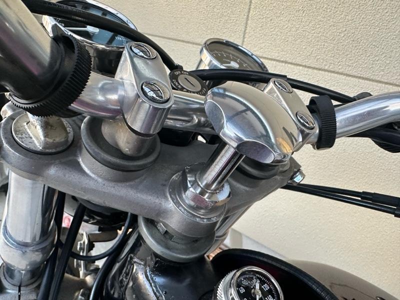 SR400 /YAMAHA / 社外ステアリングダンパー摩擦式