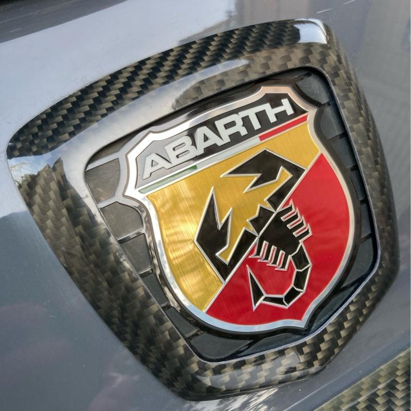 THREEHUNDRED ABARTH マットカーボンフロントエンブレムカバー