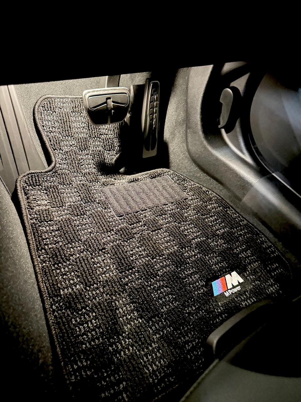 BMW BMW純正 オール・ウェザー・フロア・マット・セット (フロント) (右ハンドル車用) (F40/F44) : APdirect - 通販 -  Yahoo!ショッピング