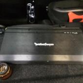 R300-4 Rockford Fosgate(ロックフォードフォスゲート)のアンプ