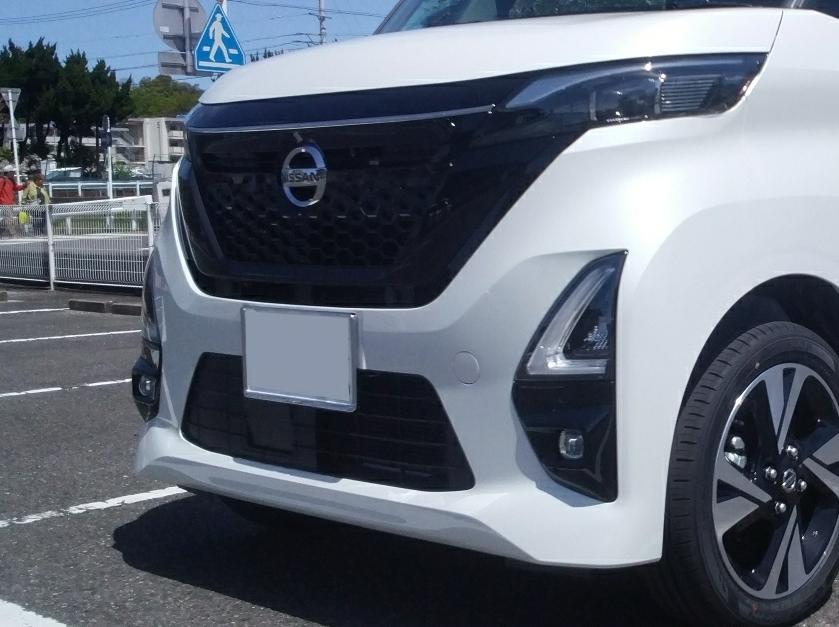 日産ルークス　マットブラックグリル