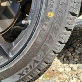 BLIZZAK VRX 225/45R18 BRIDGESTONE(ブリヂストン)のタイヤの