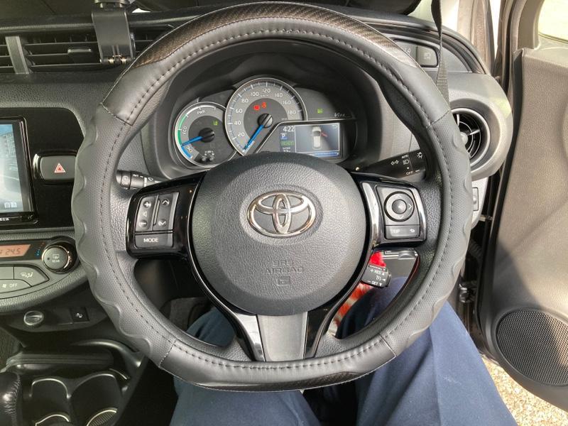 Z-style / CARESTAR RCカーボンSサイズD型ステアリングカバー のパーツレビュー | ヴィッツハイブリッド(けん父さん) | みんカラ Z-style / CARESTAR RCカーボンSサイズD型ステアリングカバー のパーツレビュー | ヴィッツハイブリッド(けん父さん) | みんカラ