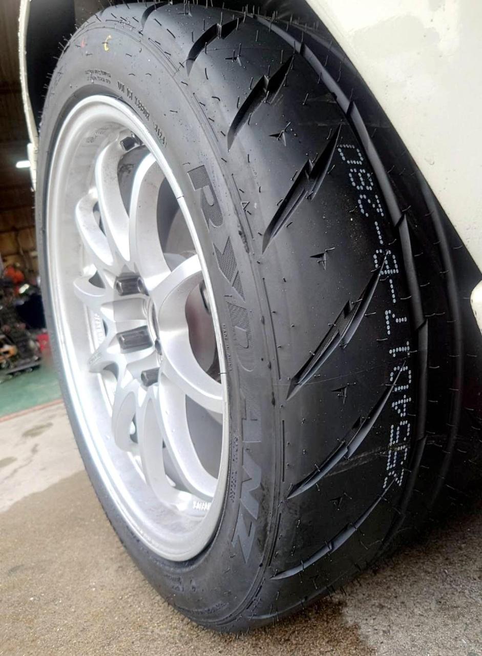 R23 255/40R17 300 SHIBATIRE / シバタイヤ(シバタイヤ)のタイヤ