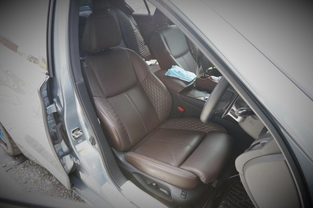 革調シートカバー（アームレスト付き車用）「スズキ純正用品」スイフト ZCDDS/ZDDDS/ZCEDS/ZDEDS ９９１８１６９Ｔ１０ :  99181-69t10 : くるまshop T.M - 通販 - Yahoo!ショッピング