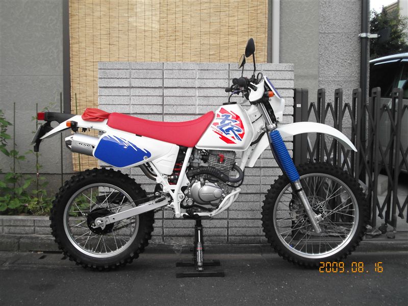 ひろぴだよんさんのXLR200R