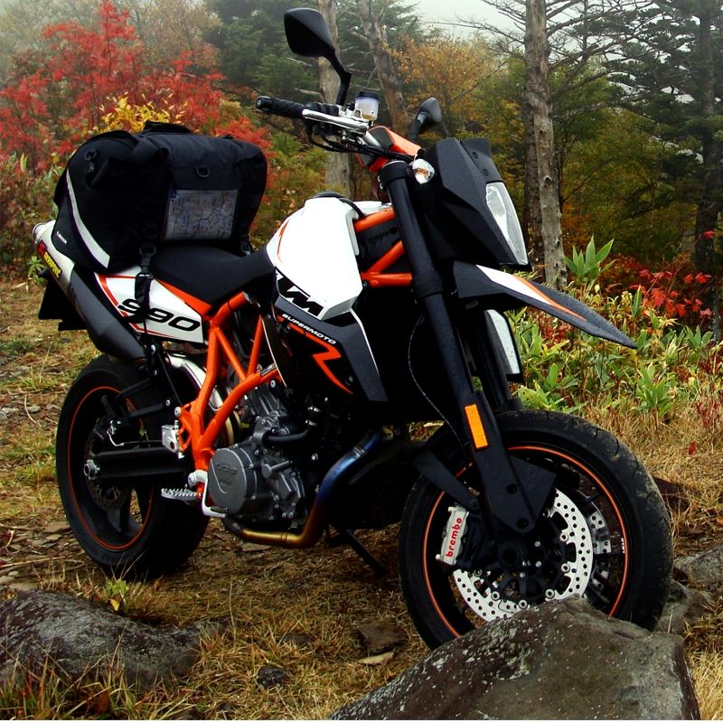 器≪Utsuwa≫さんの990 SUPERMOTO R